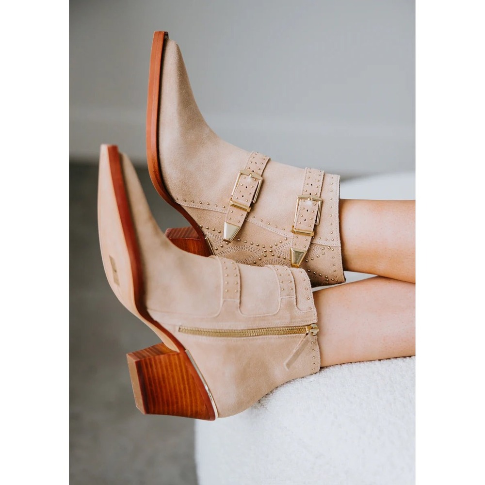 Dolce Vita Ronnie Western Bootie‎ in Camel Suede Size 6